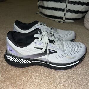 Brooks Adrenaline GTS 23 Tennis Shoes